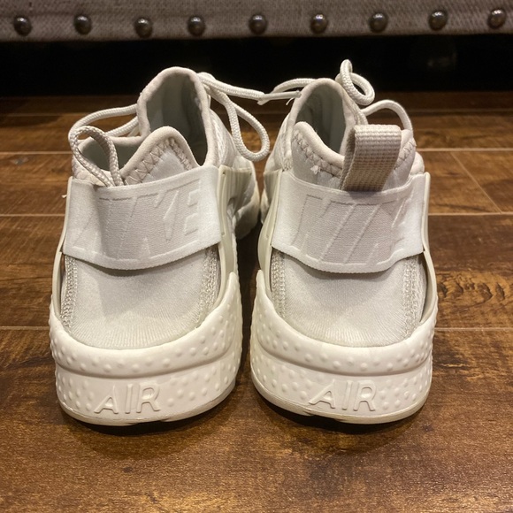 Nike Air Huarache Women’s Shoes - Picture 6 of 7